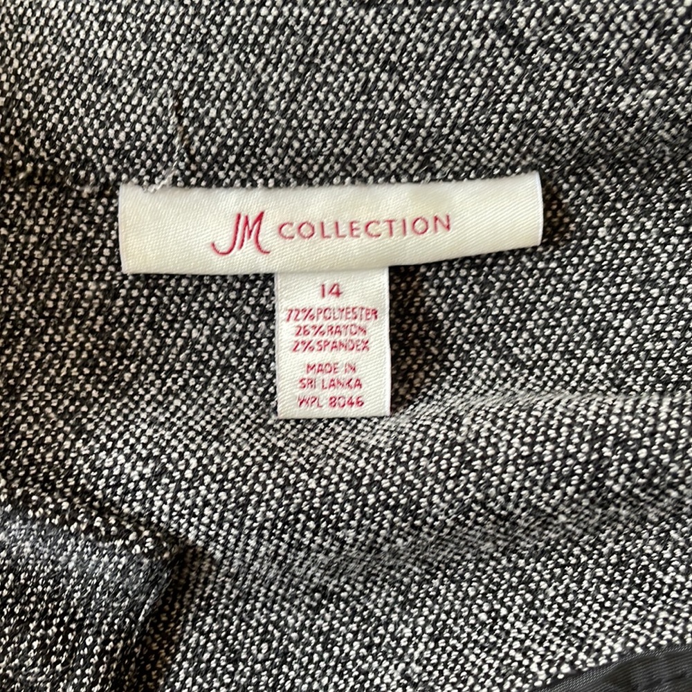 Suit - Picture 4 of 5
